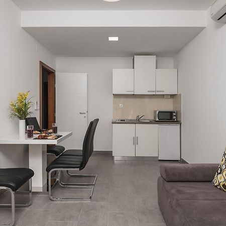 Sky Airport Apartments Mocici Exterior photo