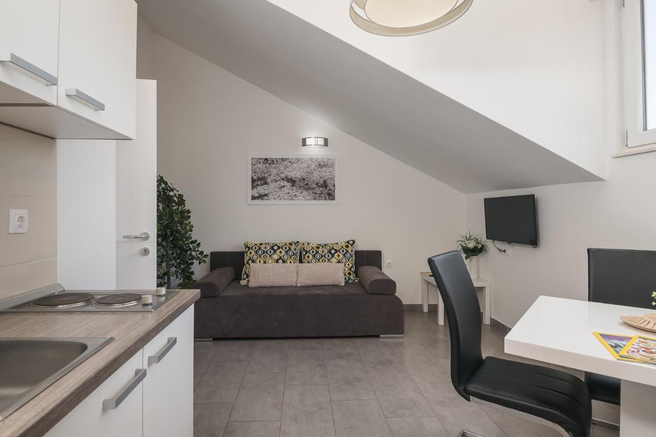 Sky Airport Apartments Mocici Exterior photo