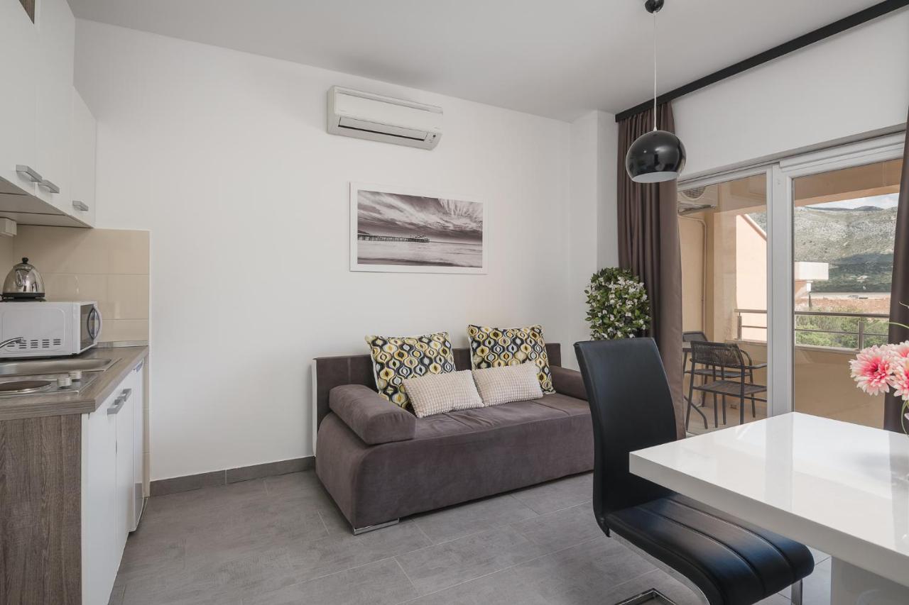 Sky Airport Apartments Mocici Exterior photo