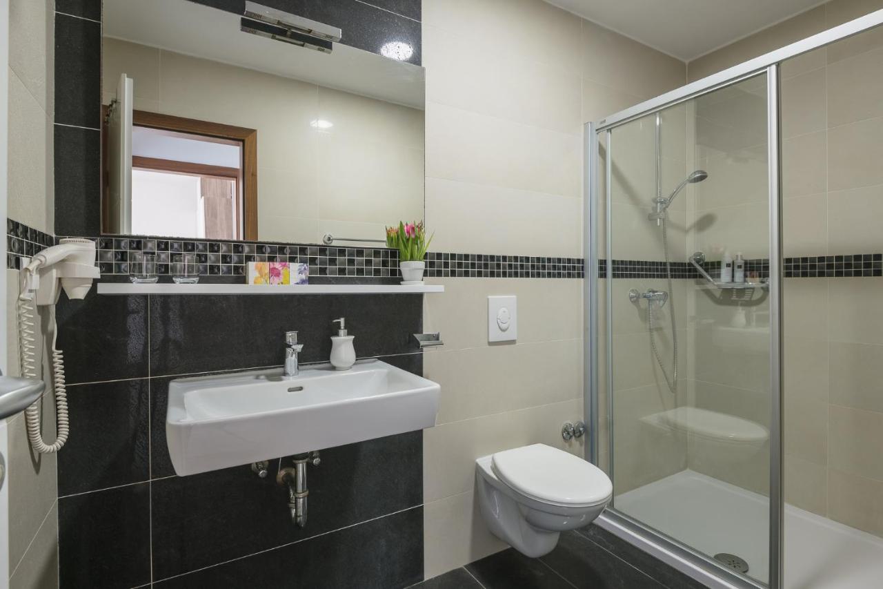 Sky Airport Apartments Mocici Exterior photo