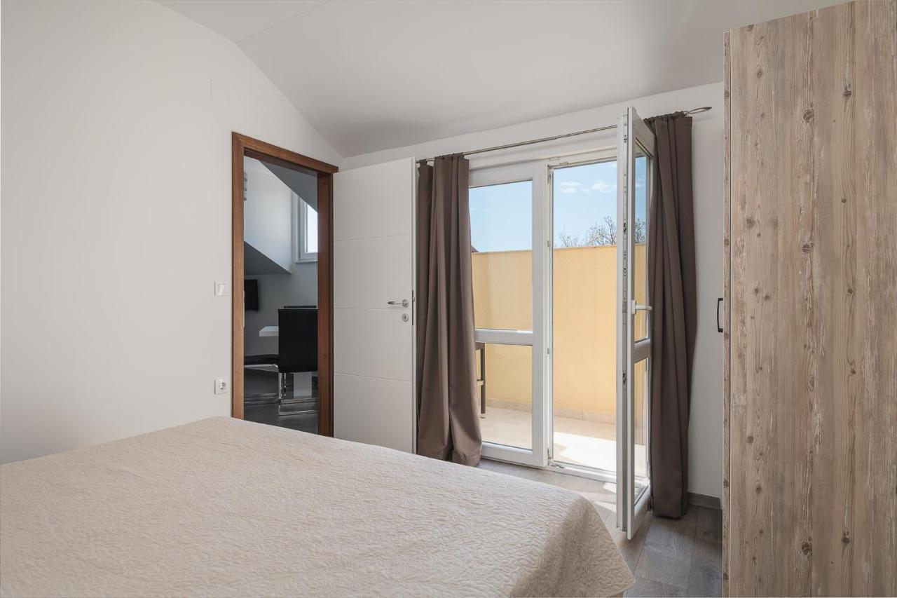 Sky Airport Apartments Mocici Exterior photo