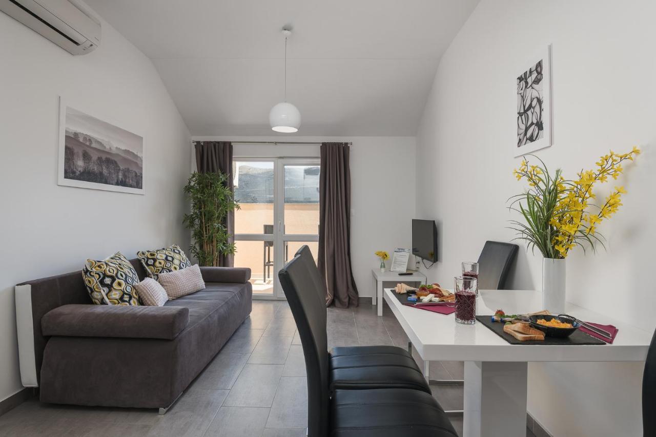 Sky Airport Apartments Mocici Exterior photo