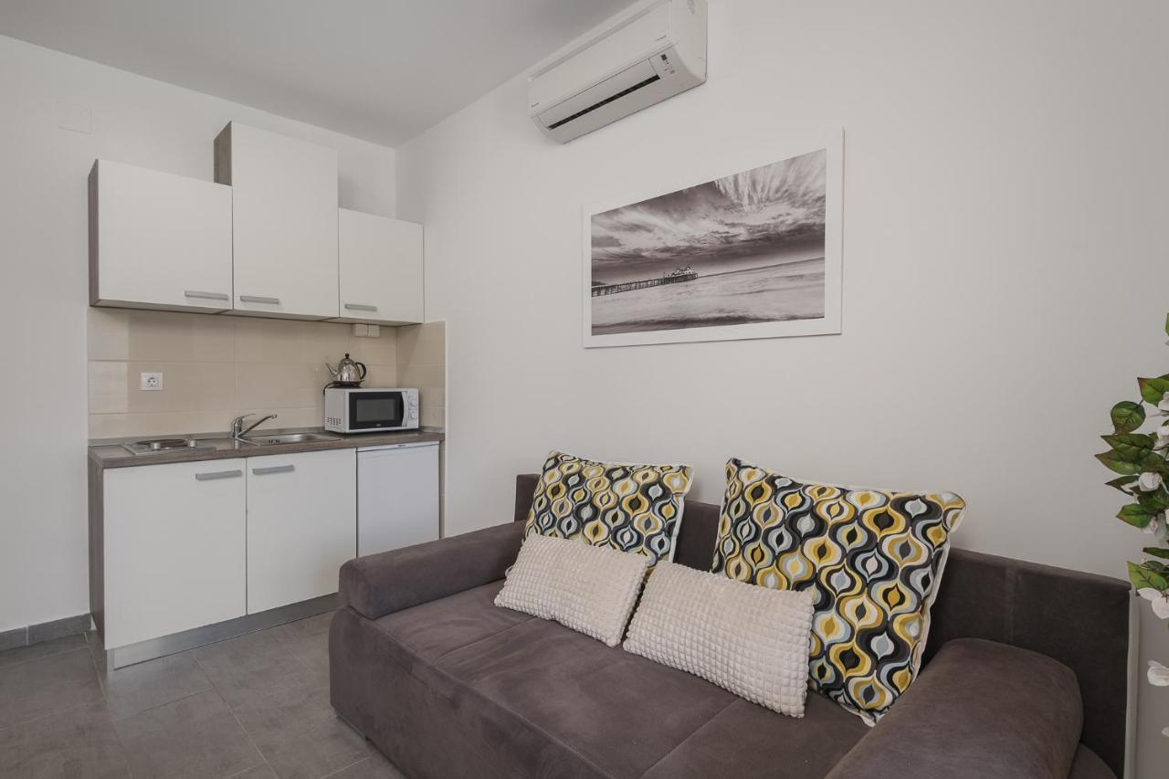 Sky Airport Apartments Mocici Exterior photo