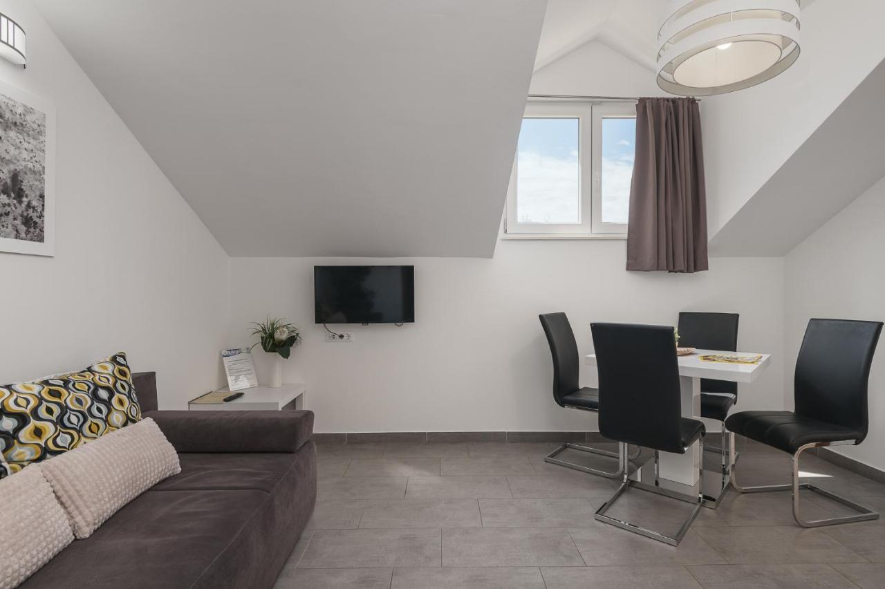 Sky Airport Apartments Mocici Exterior photo